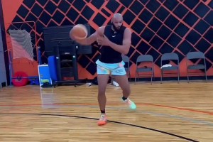 哥们，你这脚步估计能把裁判CPU干烧了！