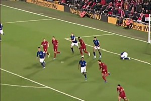 两三脚传递便能打穿对手防线！网友：这才是我们印象中的利物浦！