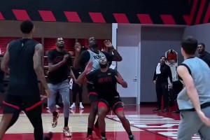 火箭队训练！谢波德突破速度和变向节奏真好