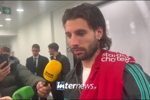 阿坎吉谈维尔茨造点：对我来说这绝对不是点球，慢放会放大严重性