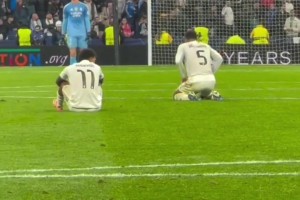 赛前记者们的“长枪短炮”都对着替补席上的姆巴佩