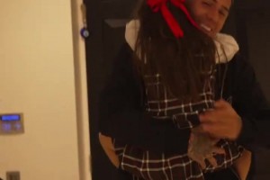 恩佐女儿见到老爹后激动尖叫，一旁的儿子却还在吃吃吃