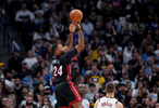 疑似受伤！鲍威尔半场仅出战13分钟11投4中得11分2板2助