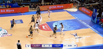 一顿乱战！奎因飞扑断球直接双手飞扣