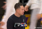湖人半场落后马刺17分